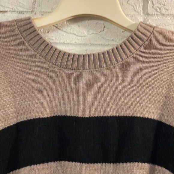 AGB XL brown/black Button Back striped sweater - Picture 2 of 9